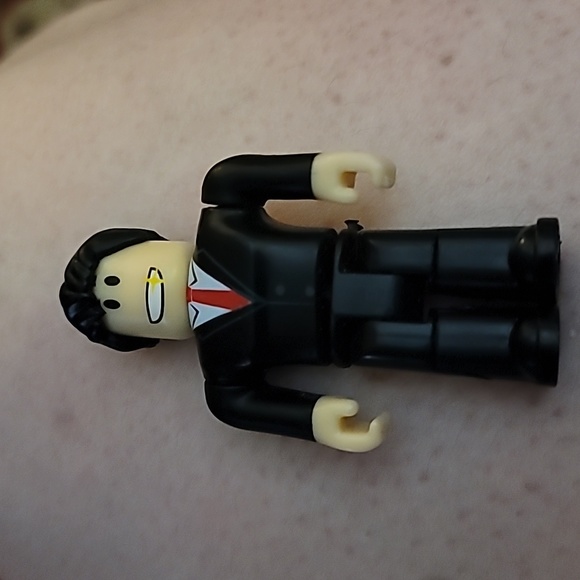 Jazwares Roblox Series 3 Bloxburg Car Salesman Articulated Mini Figure - Picture 1 of 4